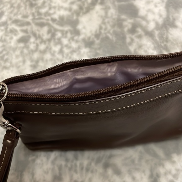 Chocolate Leather Coach Wristlet ! - Picture 6 of 6
